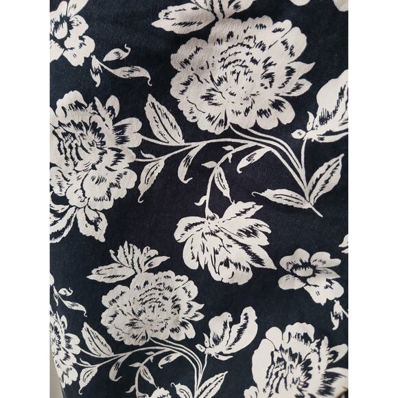 GAP Signature Skinny Ankle Khaki Black White All Over Floral Pants Size 8 - Picture 3 of 11